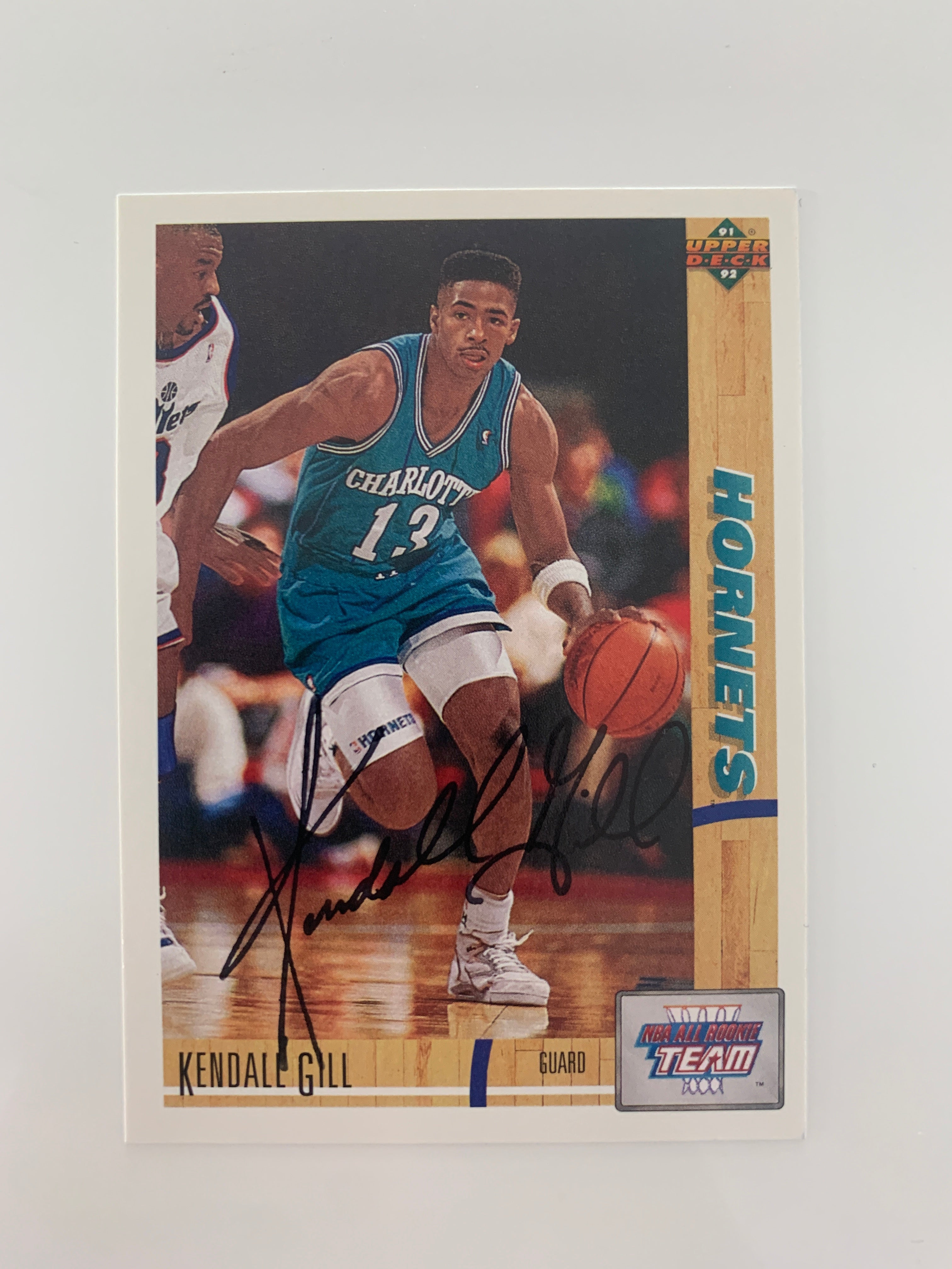 Kendall Gill signed basketball card - Sports card