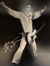 The Who Pete Townshend signed photo. GFA Authenticated