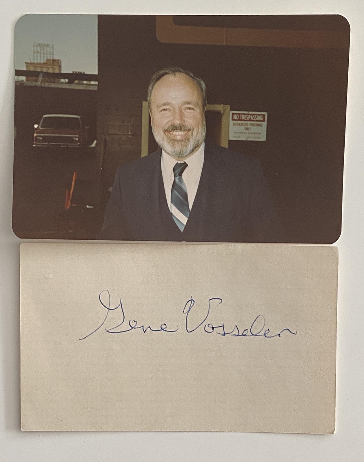 E. Gene Vosseler original signature with photo