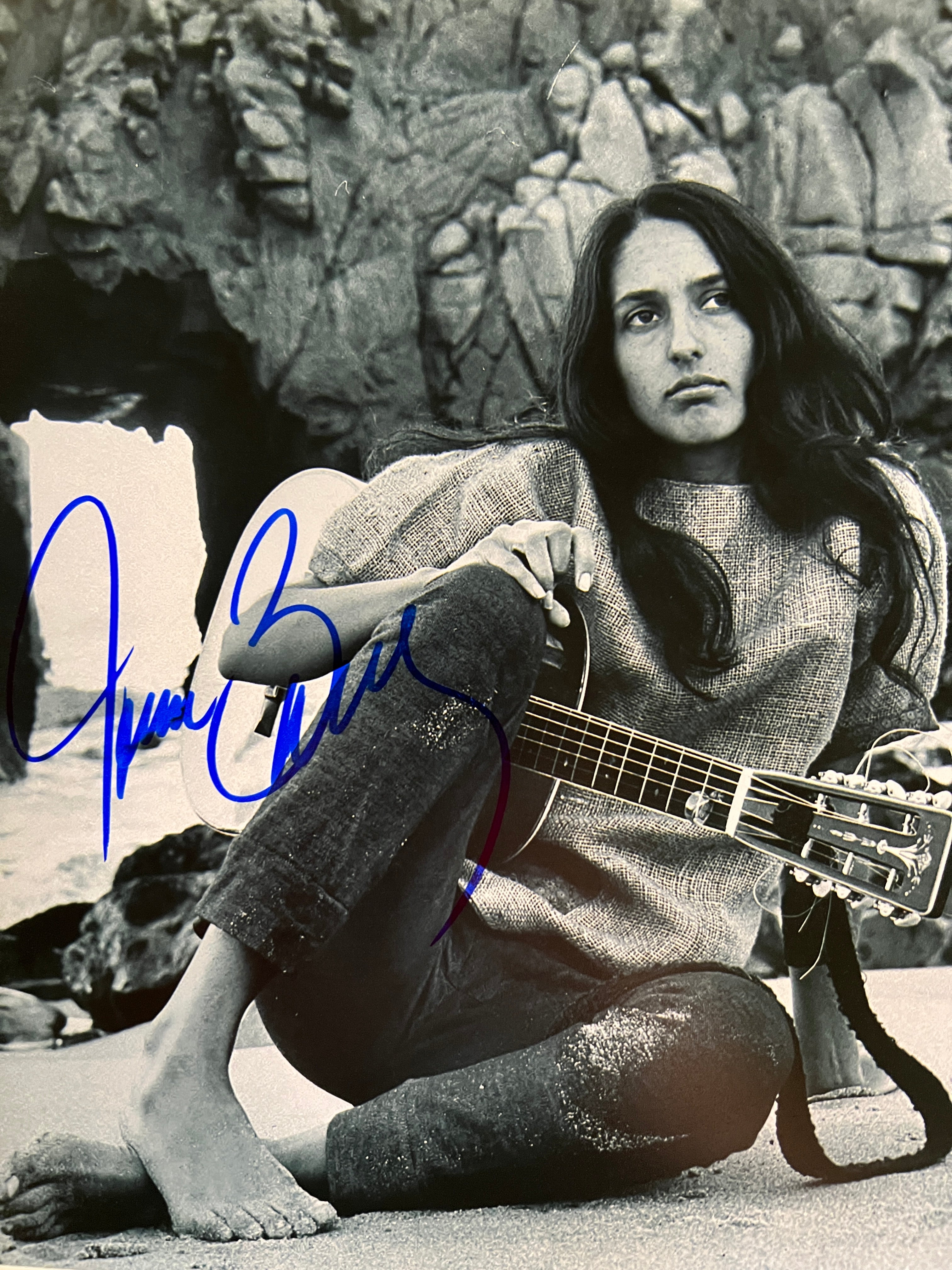 Musician Joan Baez signed photo
