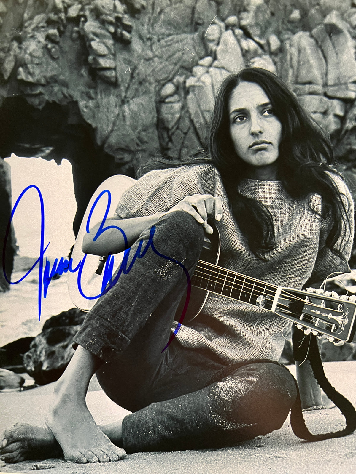 Musician Joan Baez signed photo