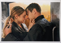 Divergent Shailene Woodley and Theo James signed movie photo