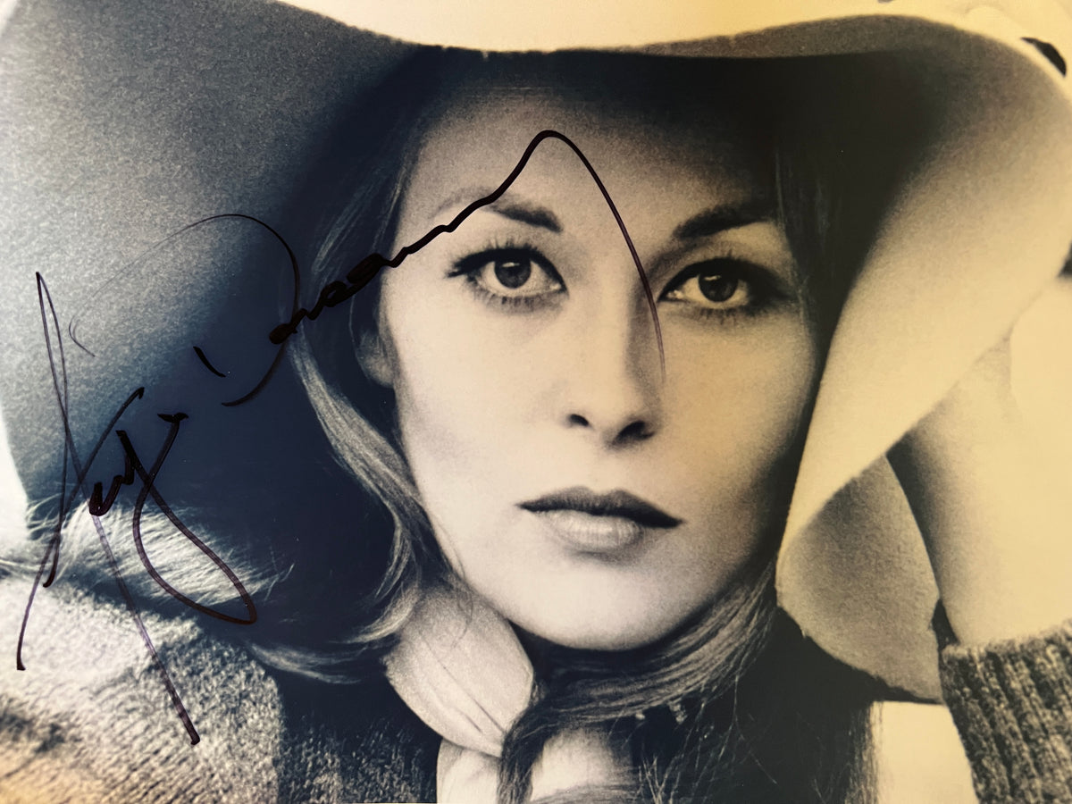 Faye Dunaway signed photo