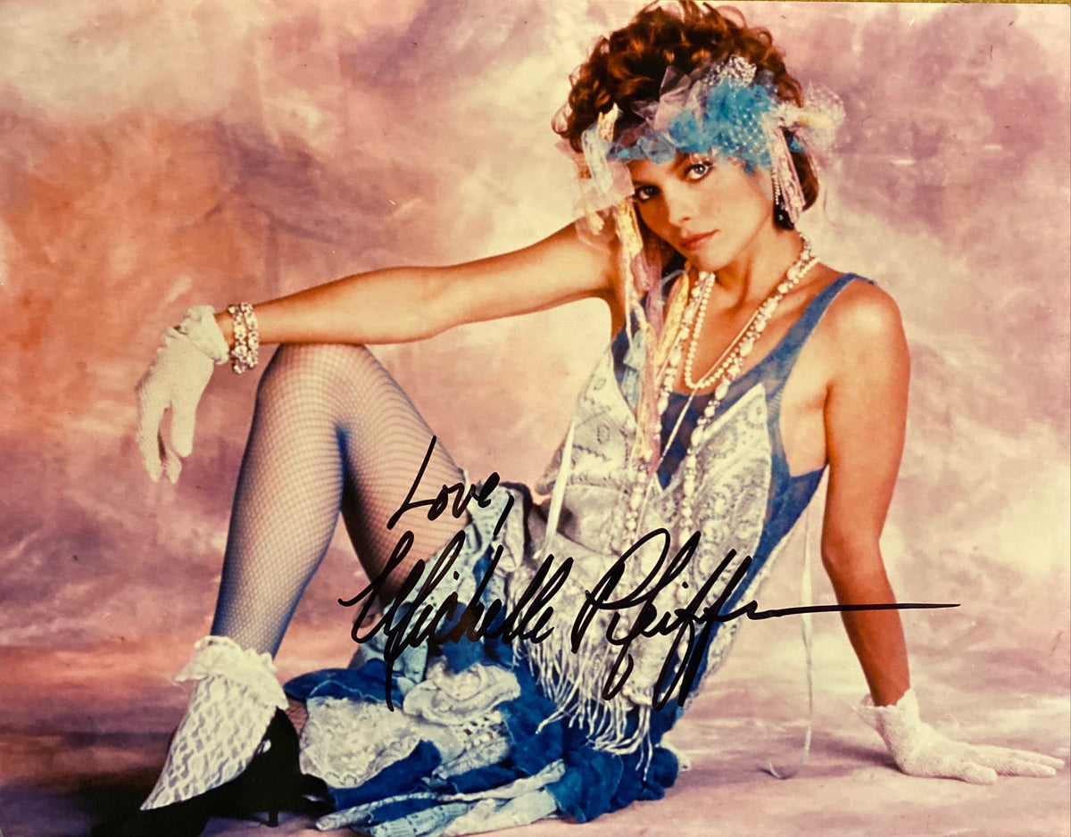Michelle Pfeiffer signed photo. GFA Authenticated