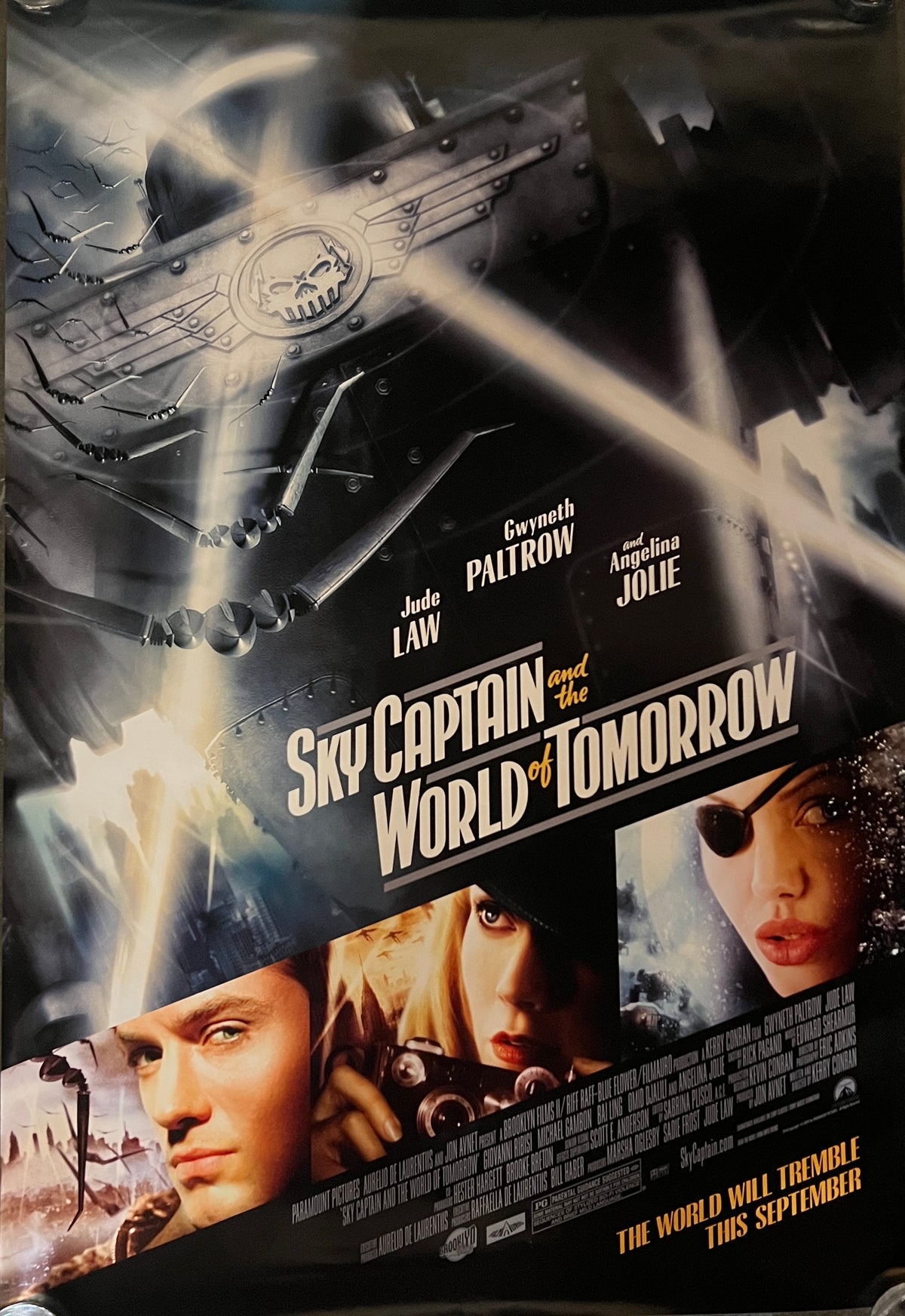 Sky Captain and the World of Tomorrow 2004 original movie poster