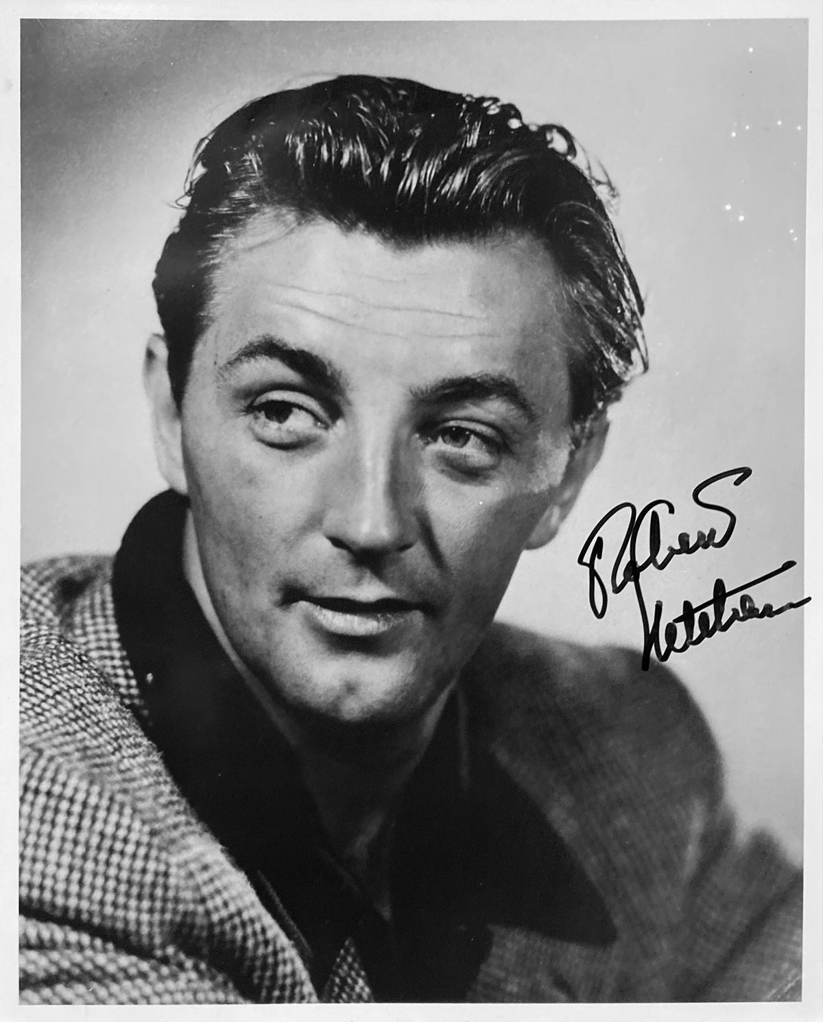 Robert Mitchum signed photo