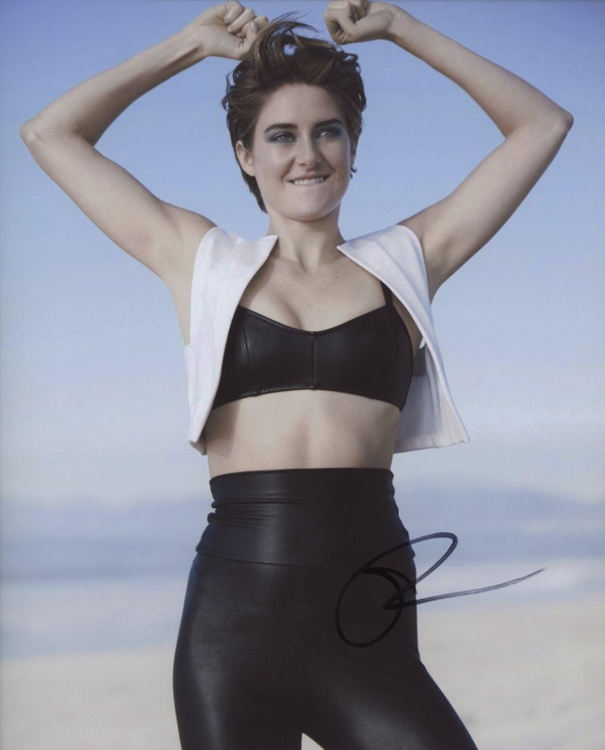 Divergent  Shailene Woodley signed photo